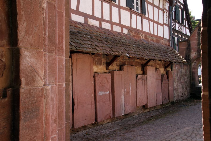 File:Bad Herrenalb-Kloster-18-Paradies-Grabplatten-2015-gje.jpg