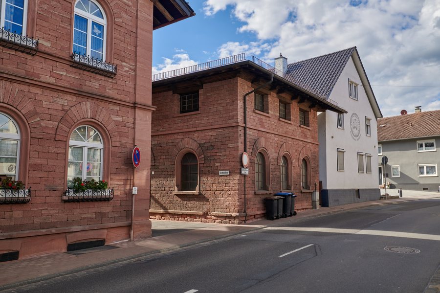 File:Fechenbach, Ökonomiegebäude D-6-76-117-9 Collenberg 20210514 015.jpg