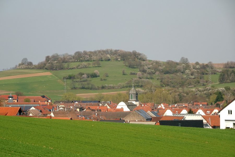 File:Groß-Bieberau und NSG Forstberg.jpg