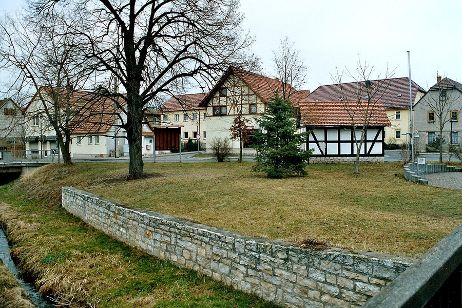 File:Niederzimmern-Anger.jpg