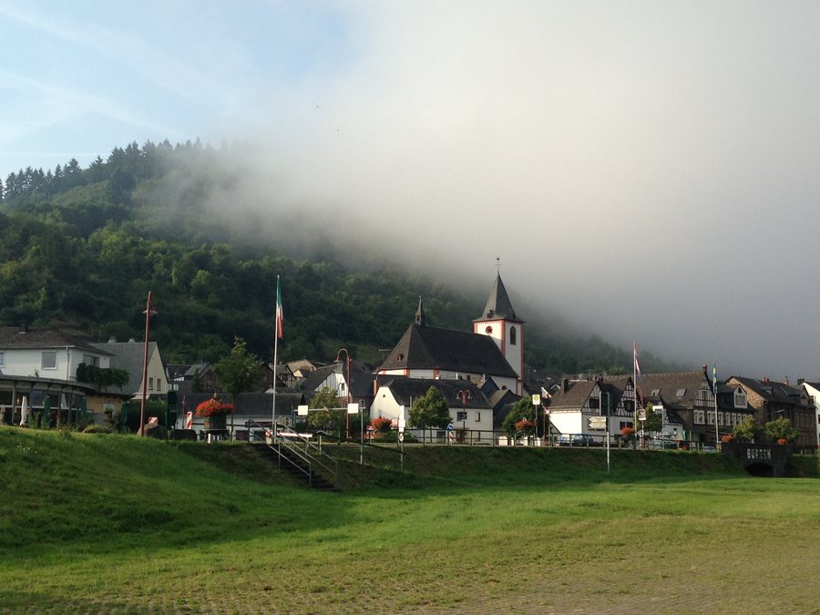 File:Burgen Moezel.jpg