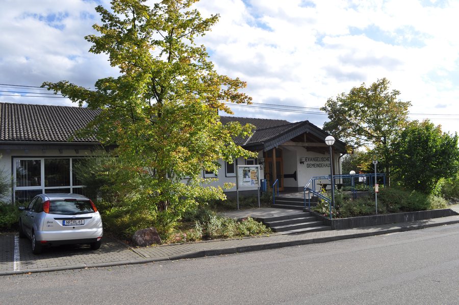 File:Oberhonnefeld, evangelisches Gemeindehaus (2).JPG