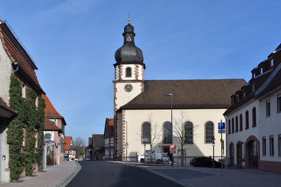 Stockstadt am Main, Hauptstraße and St. Leonhard