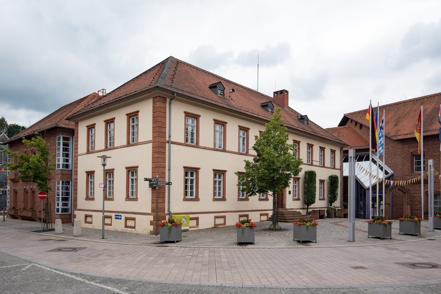 File:Hanauer Straße 1 Alzenau 20200611 001.jpg