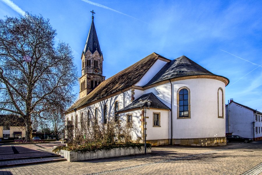 File:Katholische Pfarrkirche St. Mauritius.jpg