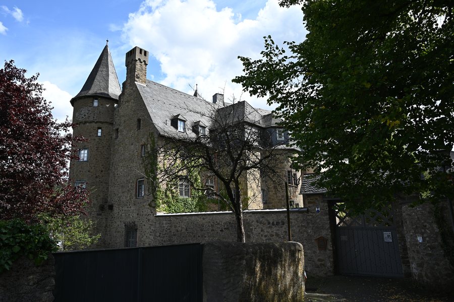 File:Schloss Herborn 1.jpg