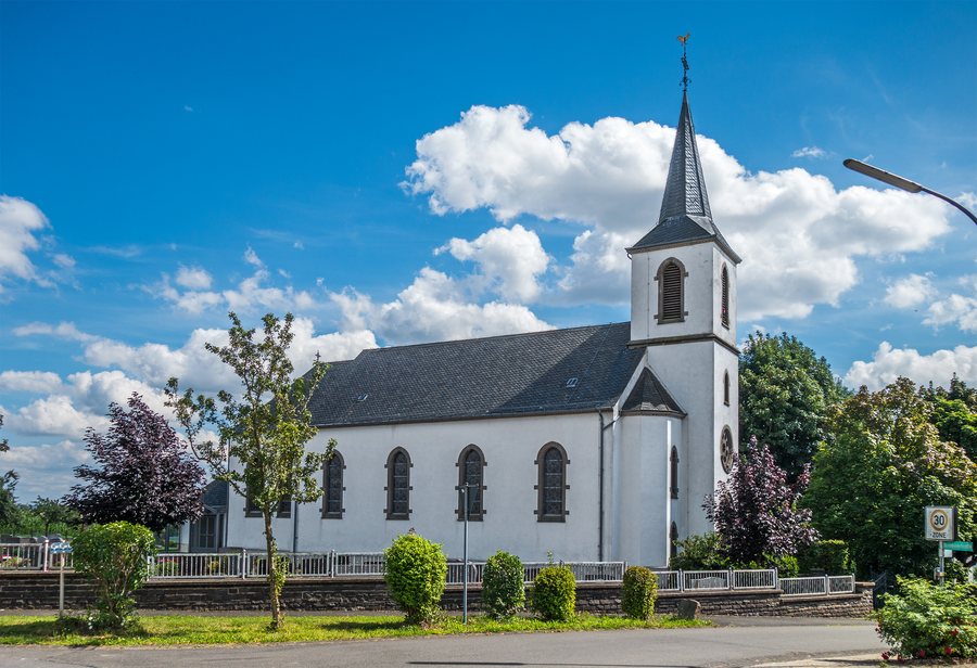 File:Kirche Ammeldingen (Neuerburg) 01.jpg