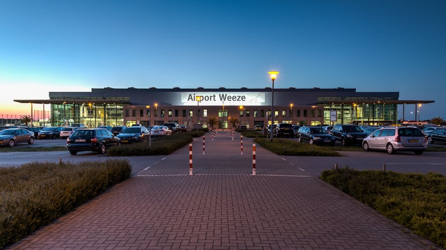 File:Weeze, Flughafen -- 2016 -- 2522-8.jpg