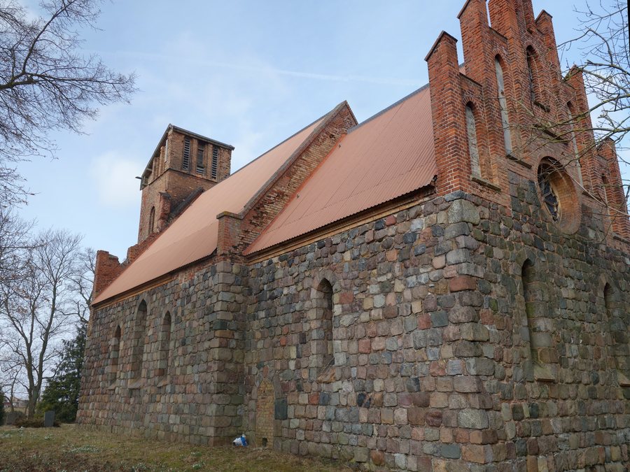 File:Dorfkirche Weselitz 2018 SE.jpg