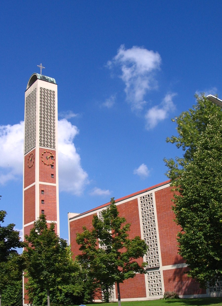 File:Kath. Pfarrkirche Saal a d Donau Landkreis Kelheim Niederbayern.JPG