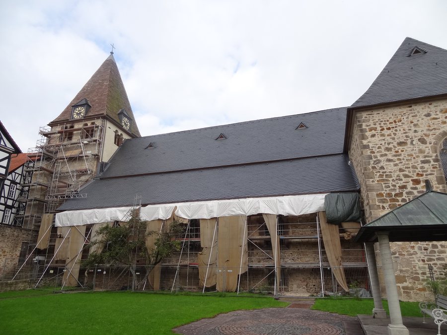 File:Stiftskirche Kaufungen 01.jpg