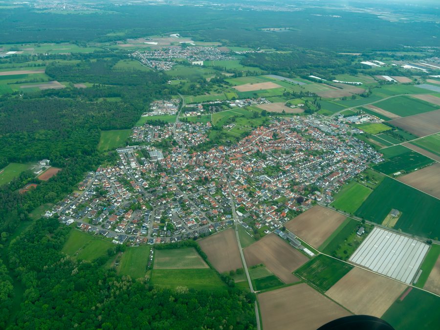 File:Aerial, Lingenfeld (P1180488).jpg