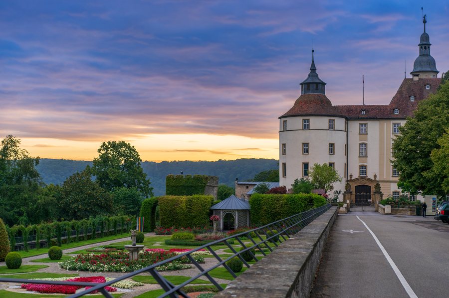 File:Langenburg - Schloss Langenburg - Ansicht mit Schlossgarten von Osten (1).jpg