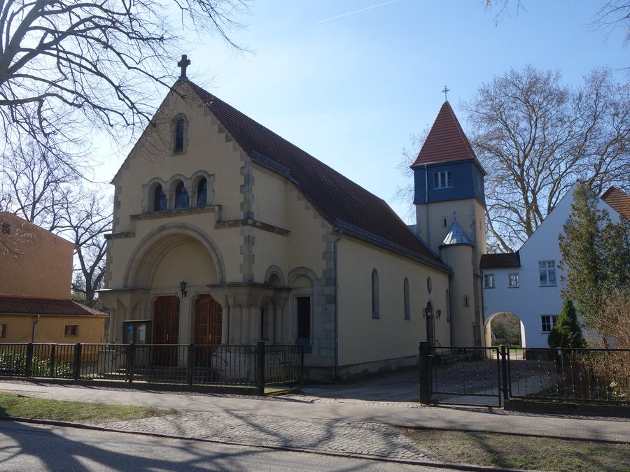 File:Herz-Jesu-Kirche Neustadt (Dosse) 2017 NNE.jpg