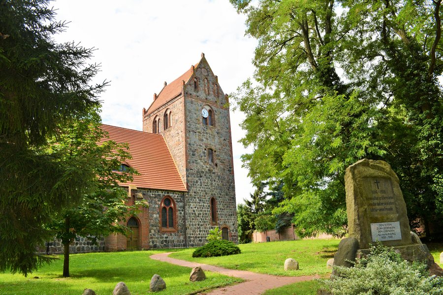 File:Gottberg Dorfkirche.JPG