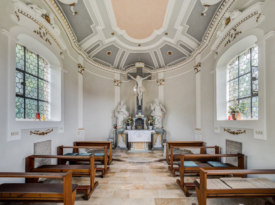 File:Eltmann Friedhofskapelle 2019.jpg