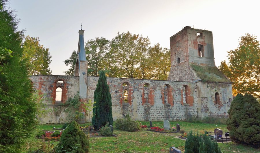 File:Kirchenruine Flieth 2017 NE.jpg