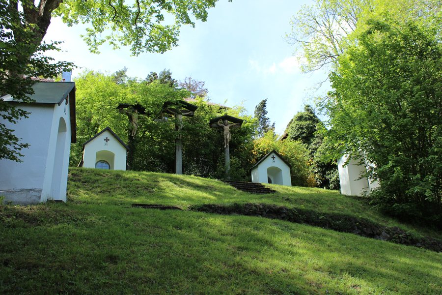 File:Kalvarienberg Gotteszell.jpg