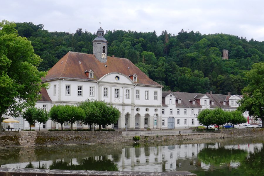 File:Hafenbecken (Bad Karlshafen).jpg
