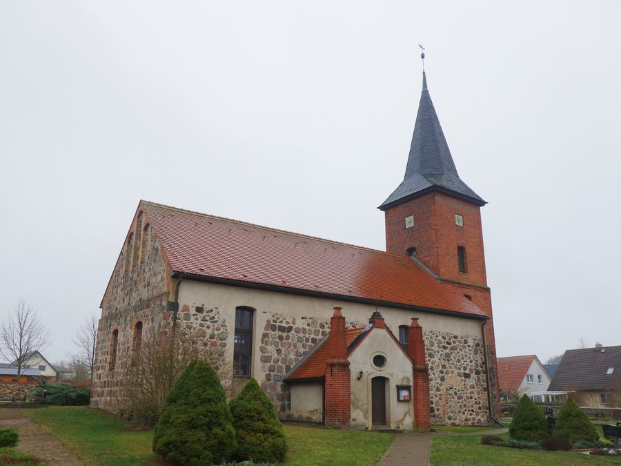 File:Dorfkirche Schönermark 2019 NE.jpg