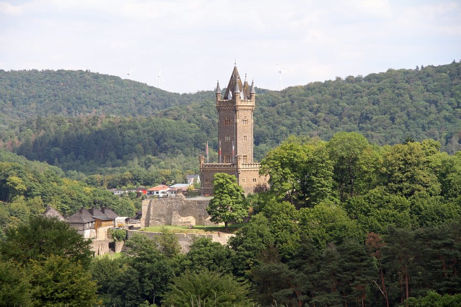 File:Wilhelmsturm Dillenburg vom 