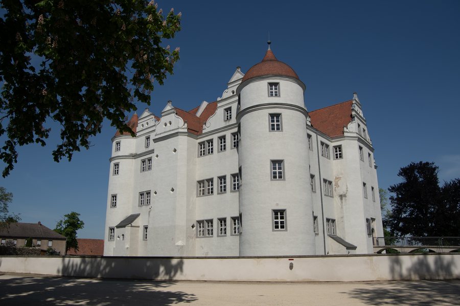 File:Großkmehlen Schloss 2022CF 01.jpg