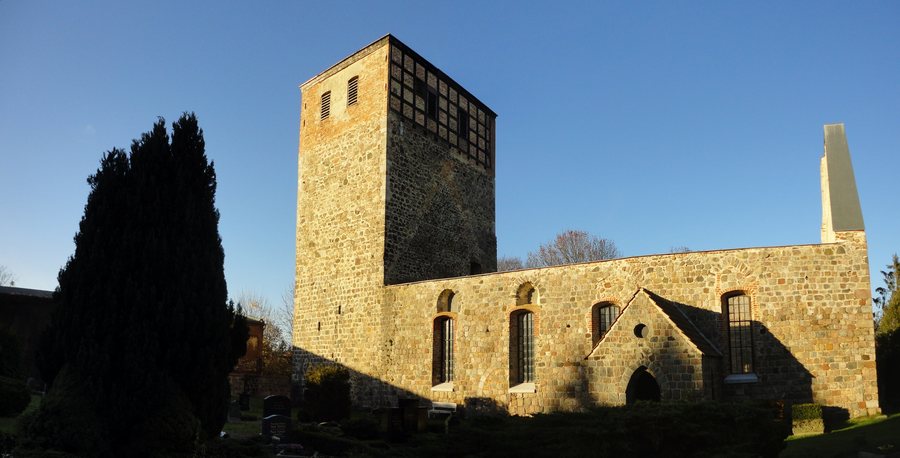 Dorfkirche Beiersdorf (Märkisch-Oderland) 2015 SE
