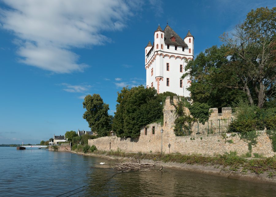 File:Kurfürstliche Burg Eltville, East view 20140901 1.jpg