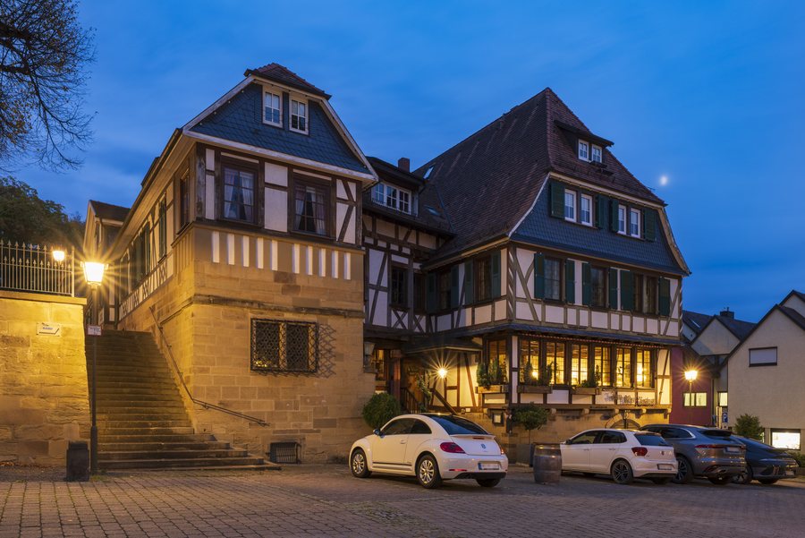 Schwaigern - Ortskern - Rentamt - Ansicht von NW in blauer Stunde