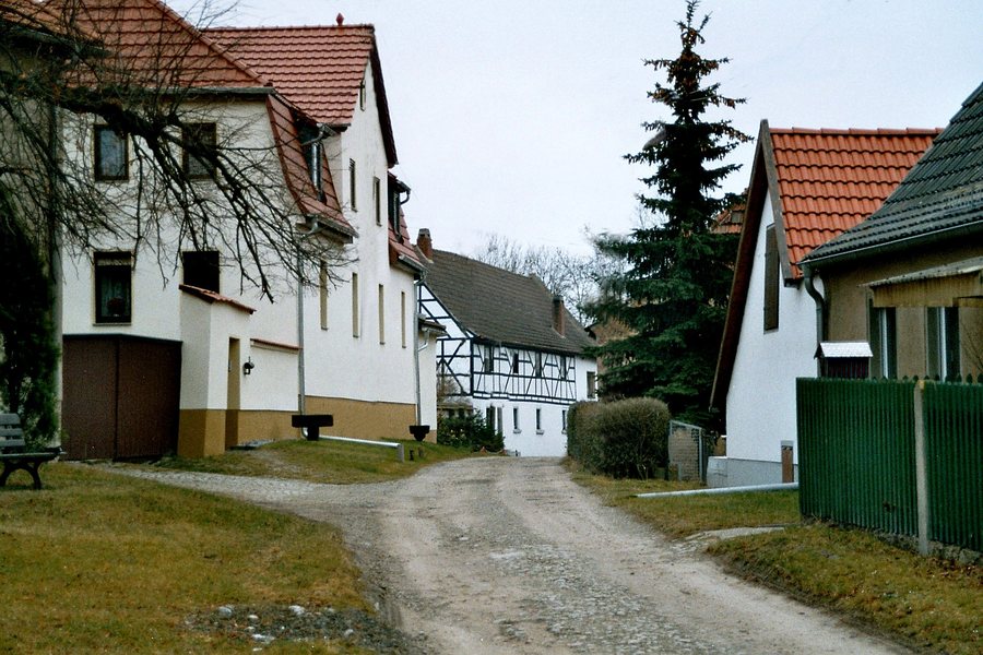 File:Schwerstedt-Kirchgasse.jpg