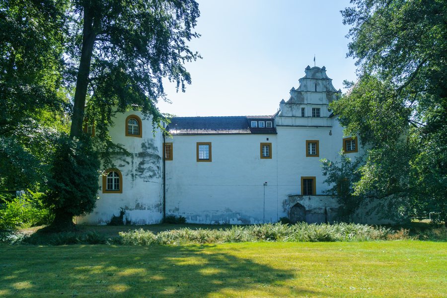 File:Sallgast Schloss-04.jpg