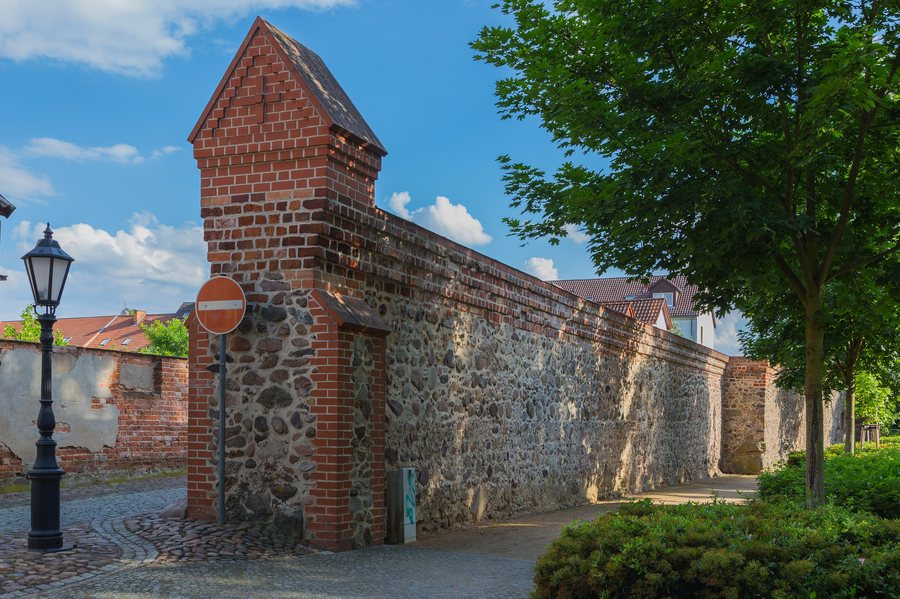 File:Beeskow Stadtmauer 05.jpg