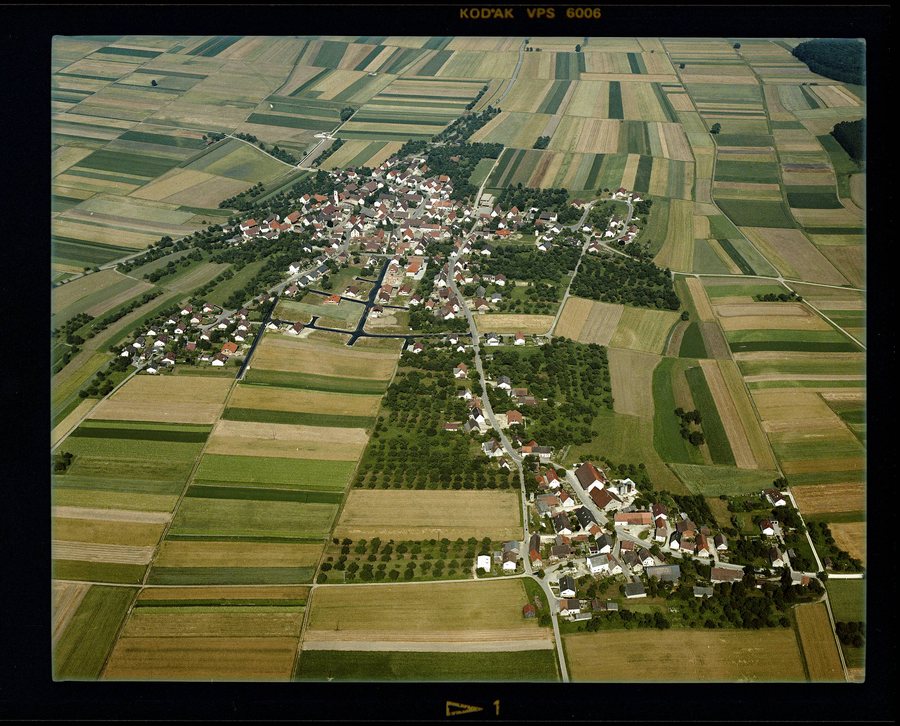 File:Griesingen, Luftbild - LABW - Staatsarchiv Sigmaringen N 1-96 T 1 Nr. 253.jpg
