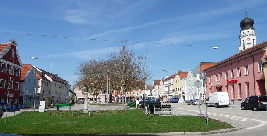 File:Stadtplatz Bad Griesbach im Rottal.JPG