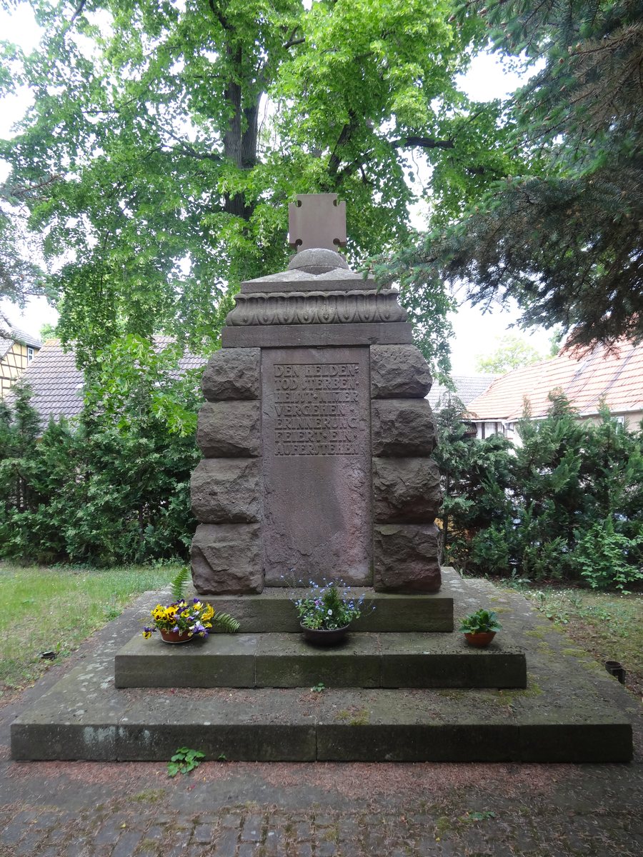 File:War memorial Udersleben.JPG
