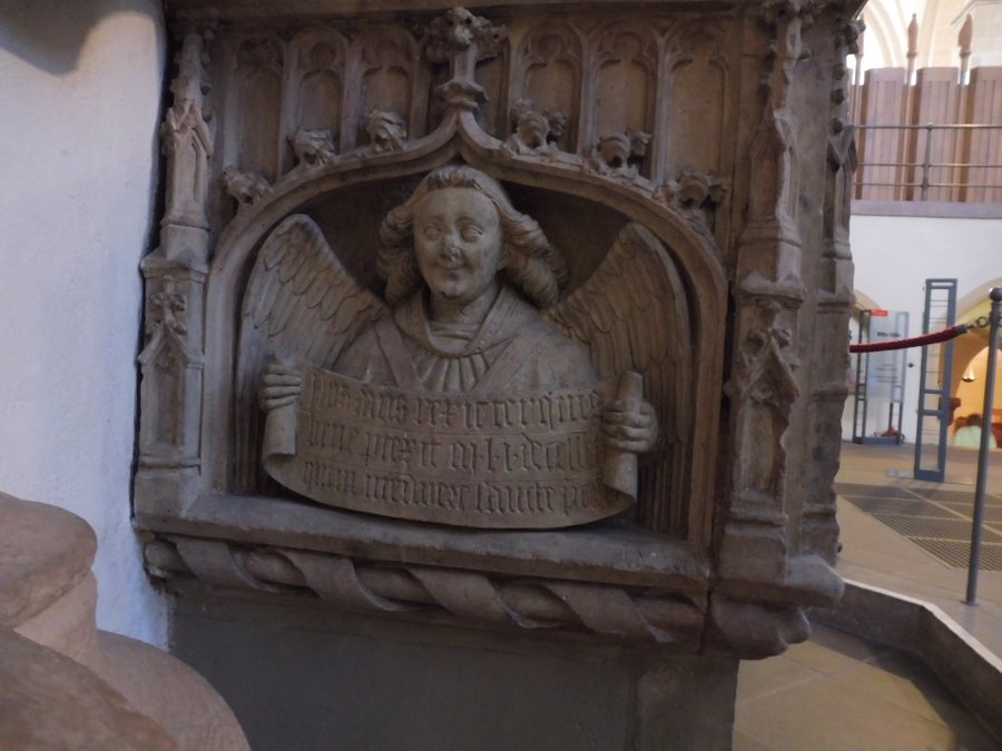 File:Paderborn - Dom - Rothodenkmal - 7.jpg