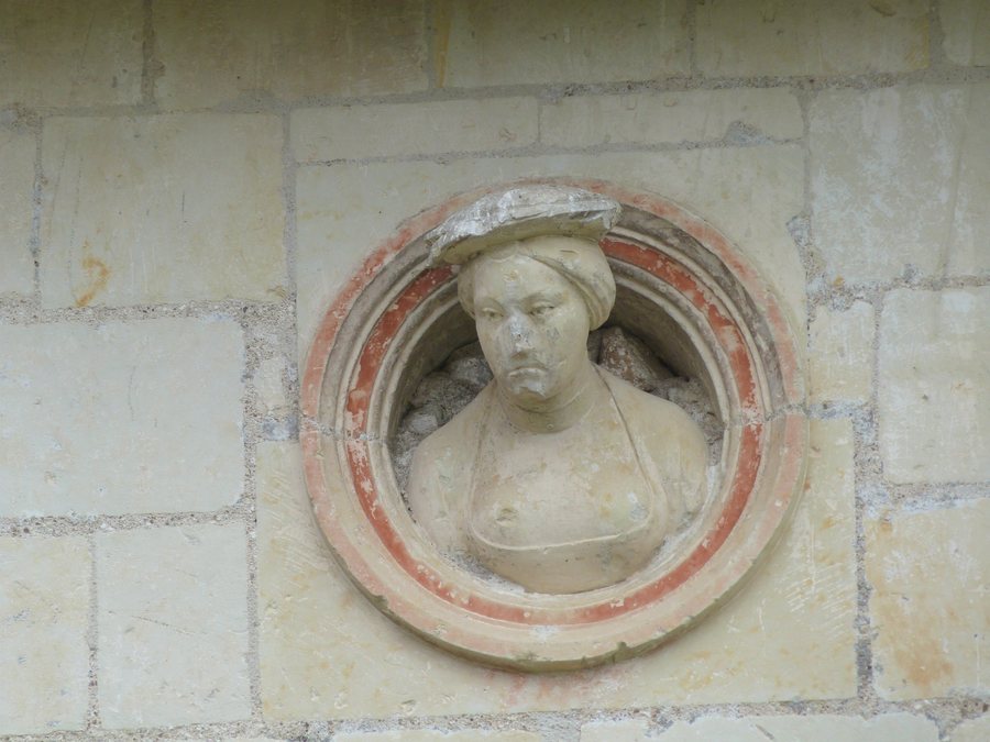 File:Prieuré de Saint-Rémy-la-Varenne - 02.jpg