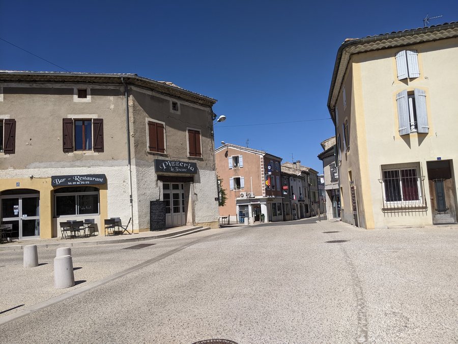 File:Sauzet (Drôme) - Carrefour direction route de Crest (mai 2022).jpg