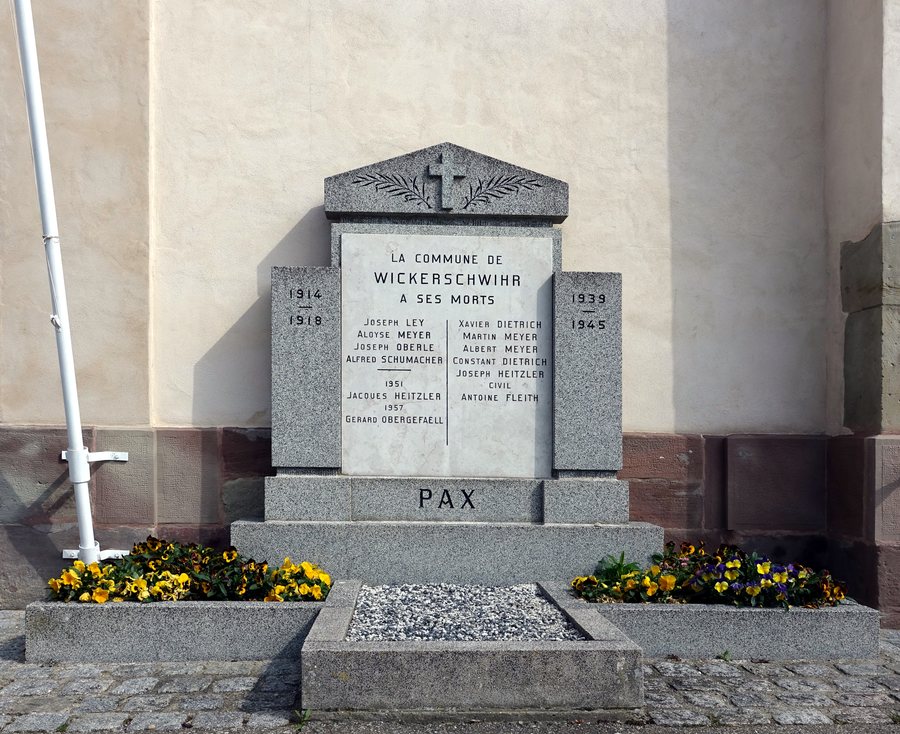 File:Monument aux morts des Première et Seconde Guerres mondiales (Wickerschwihr).jpg