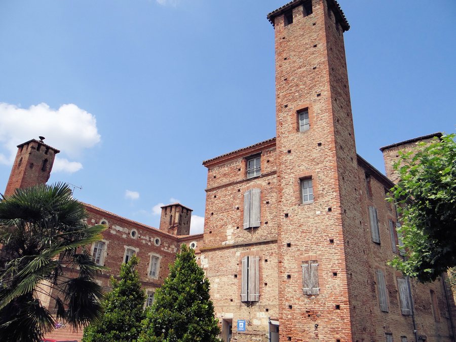 File:Saint-Nicolas-de-la-Grave - Château de Richard Cœur de Lion -2.JPG