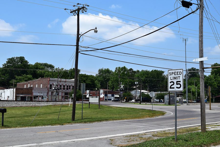 Passaggio a livello nel centro di Cobden, Illinois