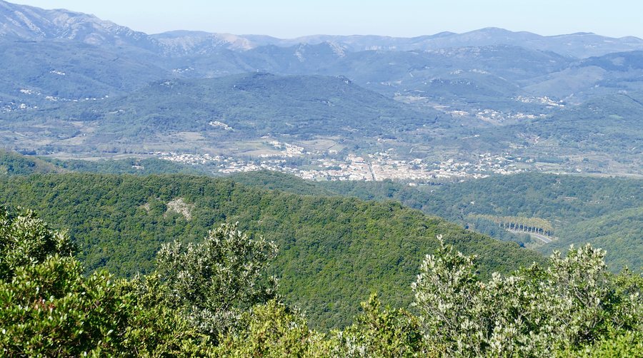 File:Hérépian Village in Orb valley ... (44745999854).jpg