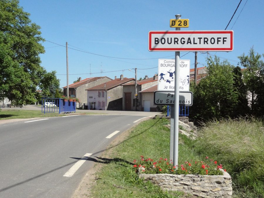 File:Bourgaltroff (Moselle) entree.jpg