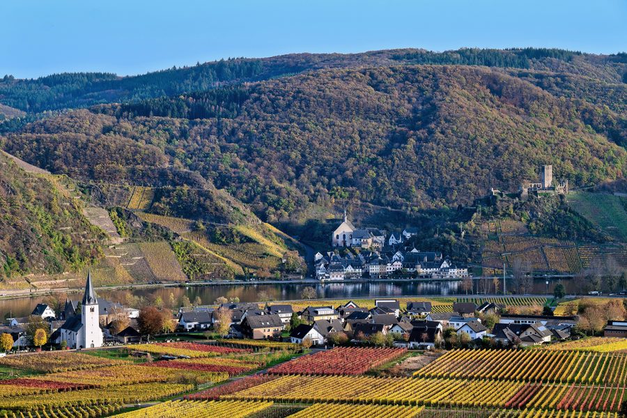 Beilstein sulla Mosella con la Burg Metternich e Ellenz