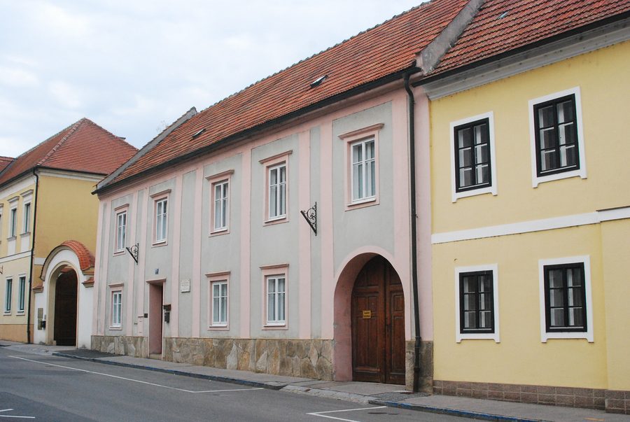 Wohnhaus und historische Stadtmauer in Horn in der Thurnhofgasse