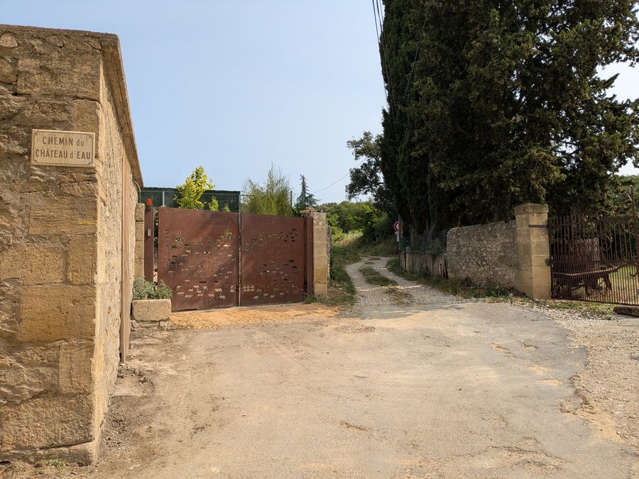 File:Argilliers - Chemin du Château d'Eau (juin 2025).jpg