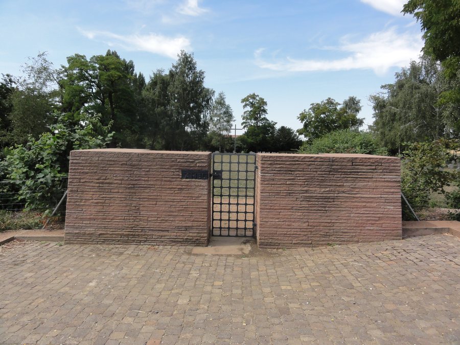 File:Amel-sur-l'Étang (Meuse) cimetière militaire allemand (01).JPG