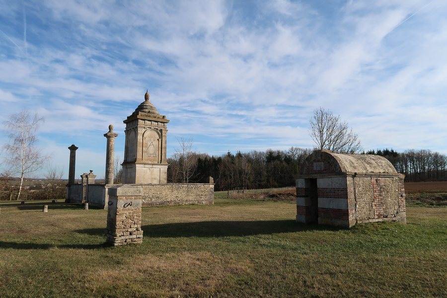 File:Trémilly, mausolée Rozierre.jpg