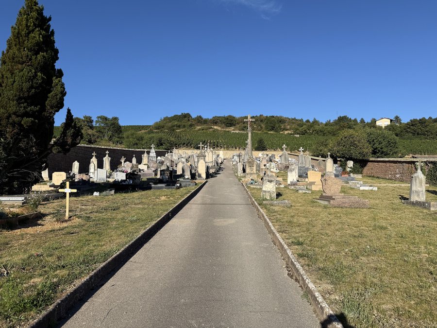 File:Cimetière - Leynes (FR71) - 2025-08-24 - 1.jpg