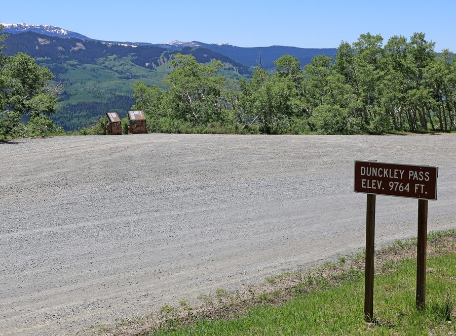 Dunckley Pass sulla Flat Tops Trail Scenic and Historic Byway nella contea di Rio Blanco, Colorado